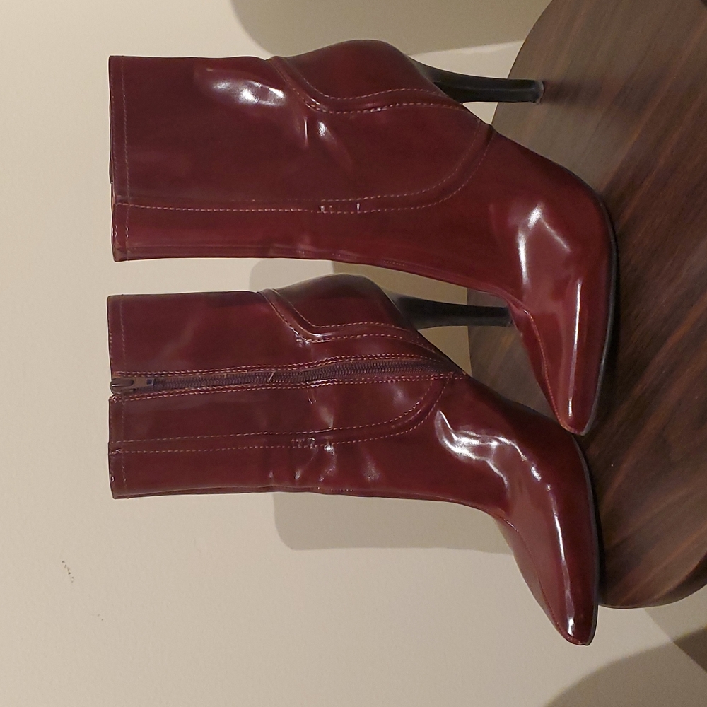 Nine West patent leather boots in Burgundy Size 9